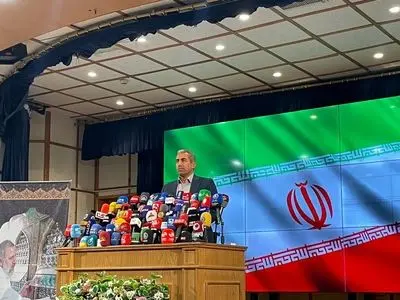 وضیعت کنونی نظام در برخی زمینهها متناسب با شرایط مطلوب انقلاب و پاسخ به نیازهای مردم نیست