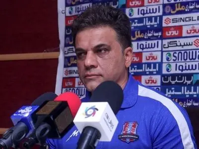 رضایی: بازی در این زمین‌ها ظلم به فوتبال است