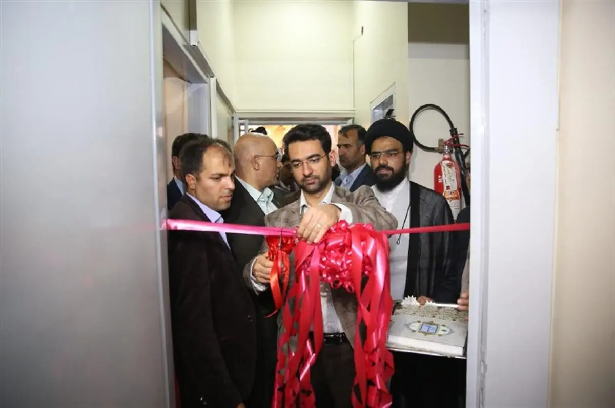 وزیر ارتباطات، پروژه های ارتباطی شهرستان اردستان را افتتاح کرد 