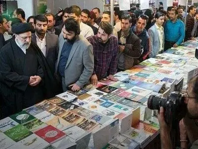 رئیسی از نمایشگاه کتاب بازدید کرد
