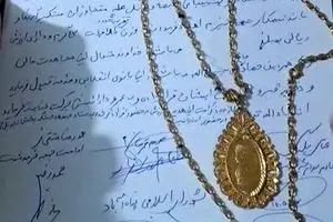 بانوی تاکستانی برای ساخت موشک طلا اهداء کرد