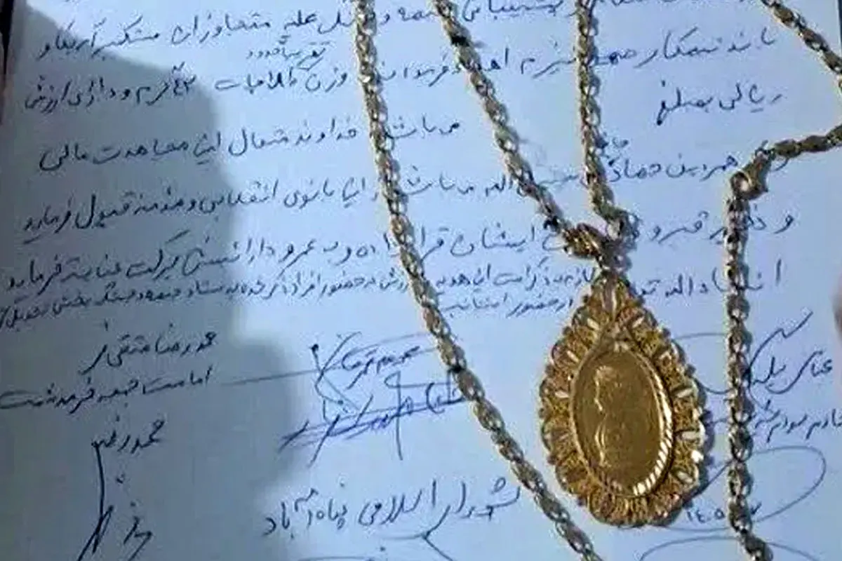 بانوی تاکستانی برای ساخت موشک طلا اهداء کرد