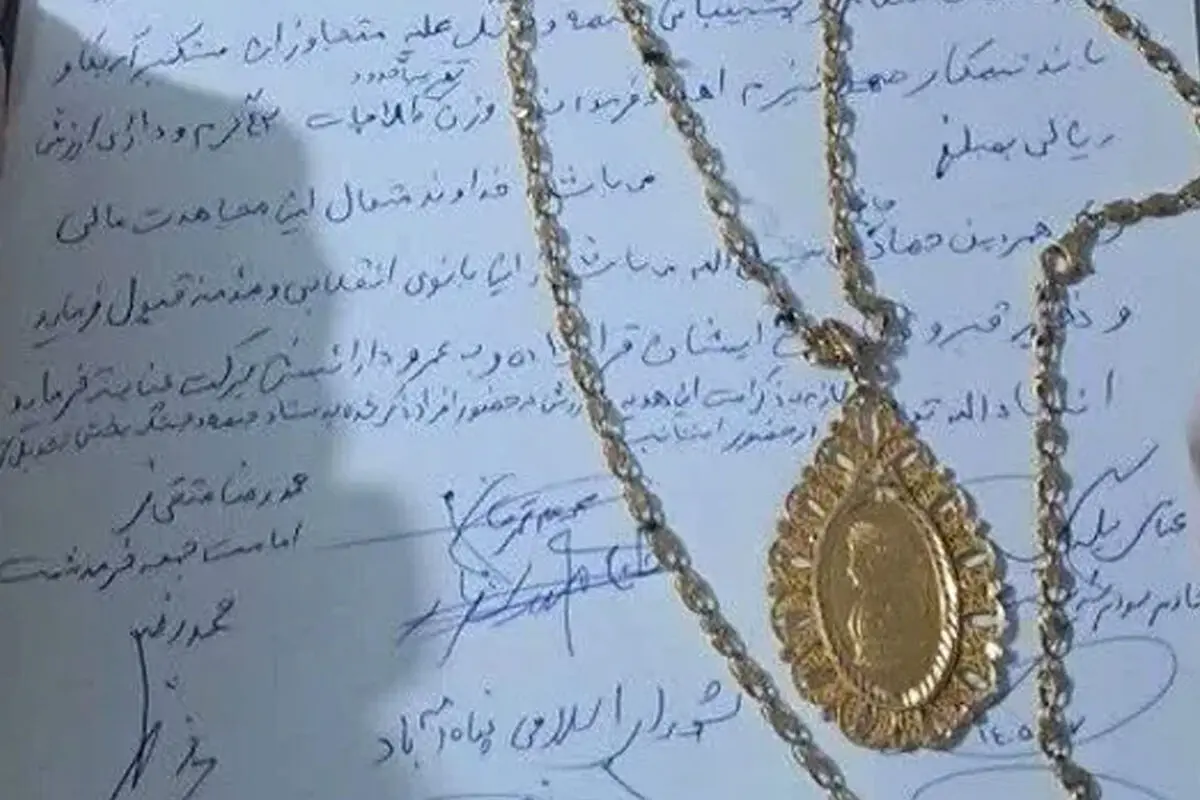 بانوی تاکستانی برای ساخت موشک طلا اهداء کرد