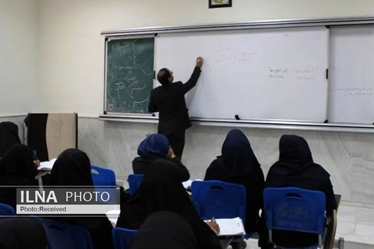 جمعی از معلمان حق‌التدریسی مقابل ساختمان مجلس تجمع کردند