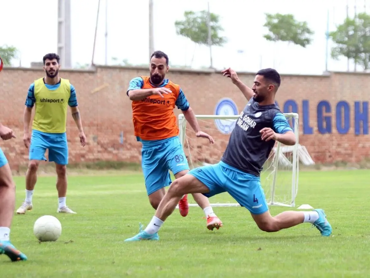 خروج گل گهر از زمین چمن جنجالی