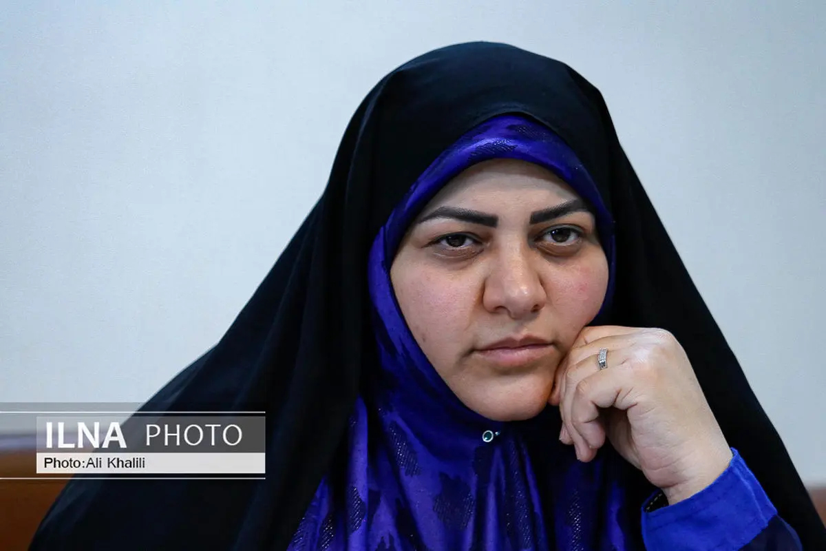 برای تحقق نظرات رهبری دست همکاری به سوی وزیر کار دراز میکنیم/ پیمانکاران از میان برداشته شوند
