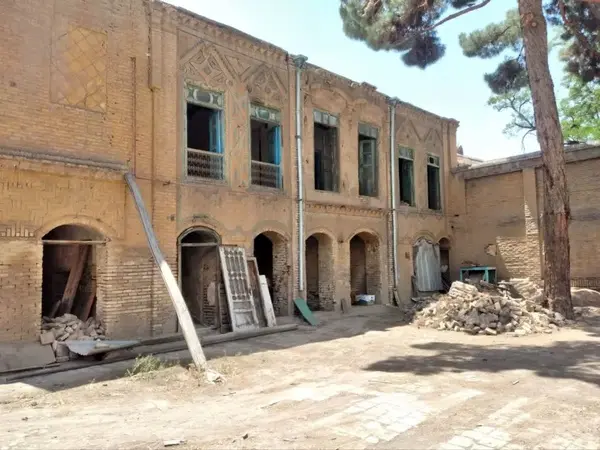 توافق با مالکان خانه تاریخی مجتهدی نیشابور برای مرمت و احیاء 