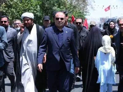حضور نوری قزلجه در مراسم تشییع پیکر مطهر رهبر شهید انقلاب