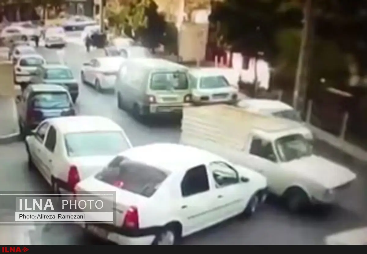 فیلم/رانندگی دیوانه وار با وانت پیکان 

