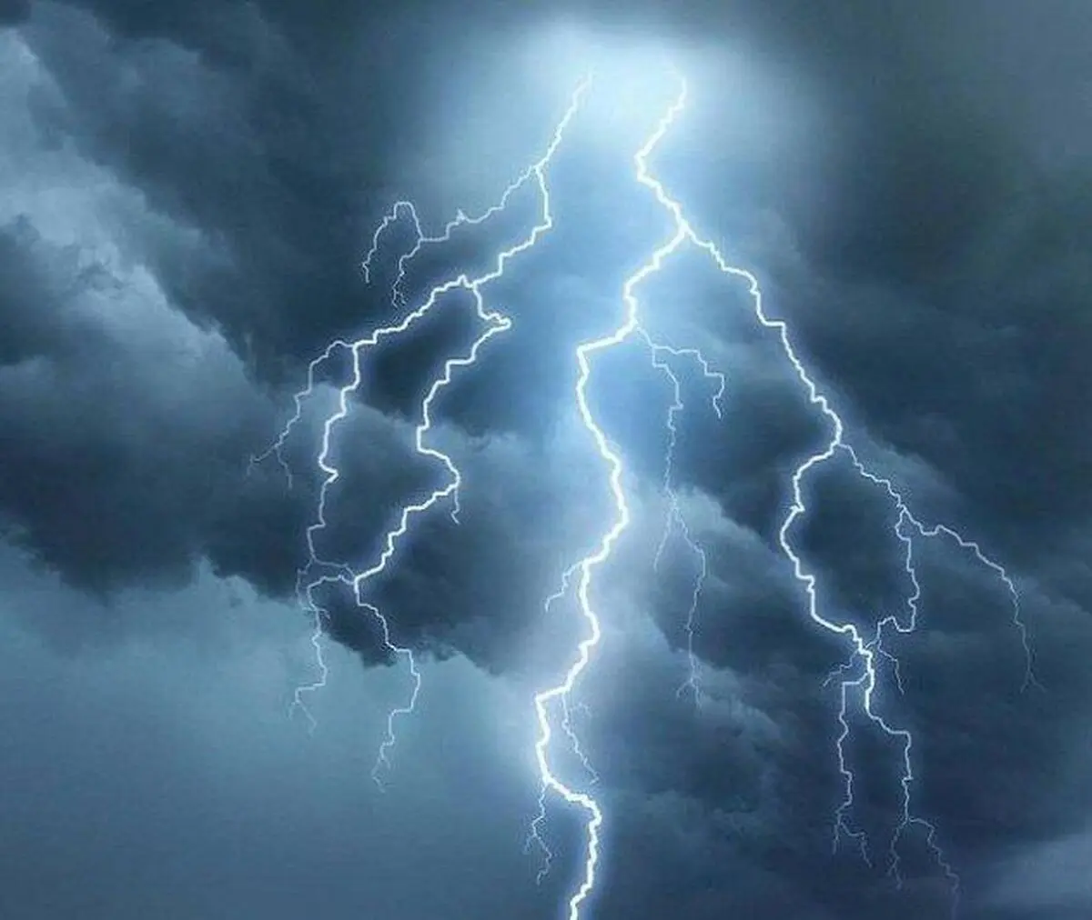صاعقه جان نوجوان میاندوآبی را گرفت