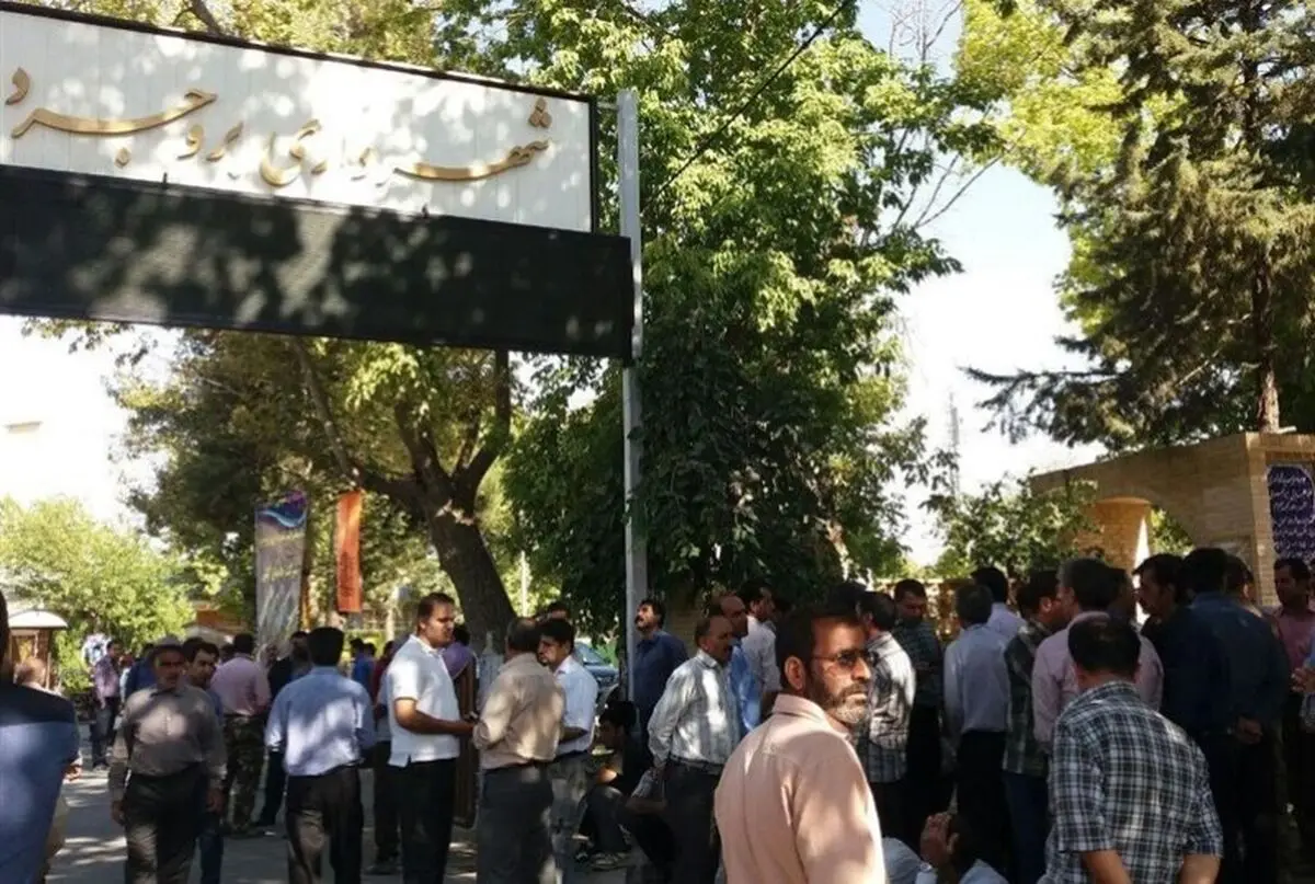 کارگران شهرداری بروجرد تجمع کردند 