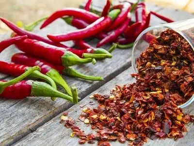 با مصرف غذاهای تند و ادویه‌دار چه اتفاقی در بدن ما رخ می‌دهد؟