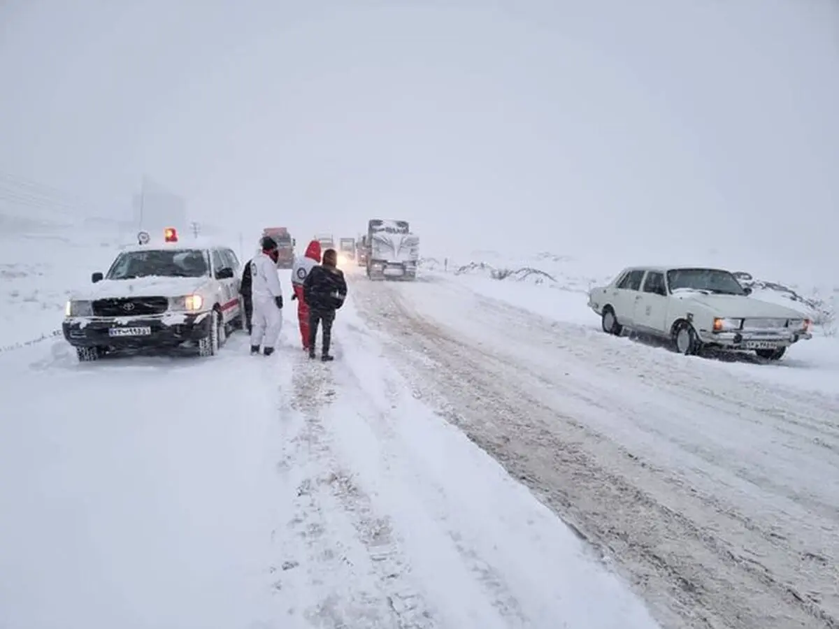 مسدود شدن تعدادی از محورهای روستایی استان یزد در پی بارش برف