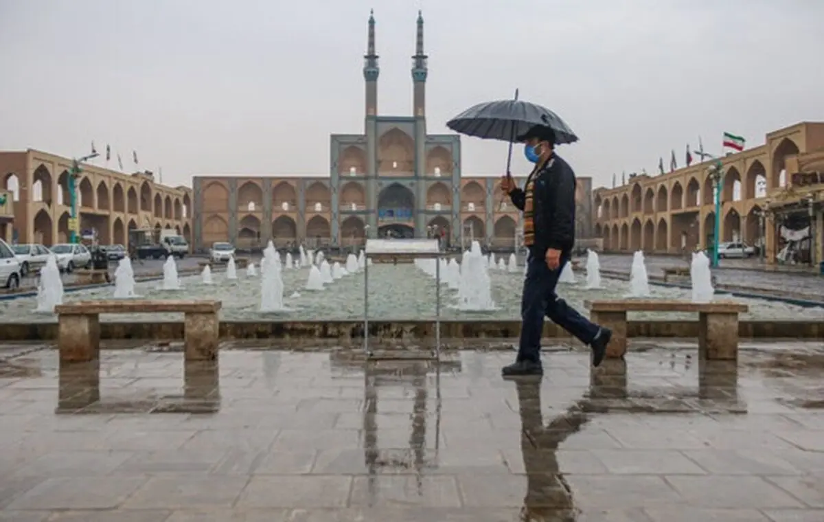 آسمان یزد بارانی است