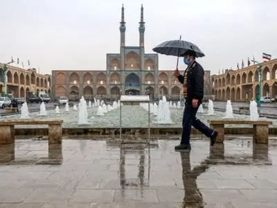 آسمان یزد بارانی است