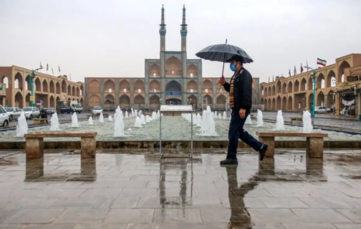 آسمان یزد بارانی است