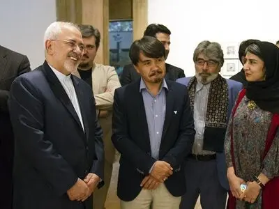 بازدید جواد ظریف از نمایشگاه هنرمندان افغان در ایران