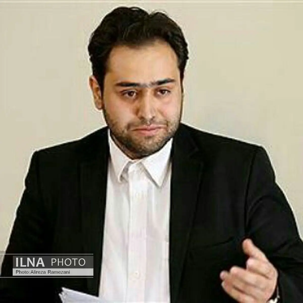 عارف همواره منافع جمعی را بر فردی ارجحیت داده است
