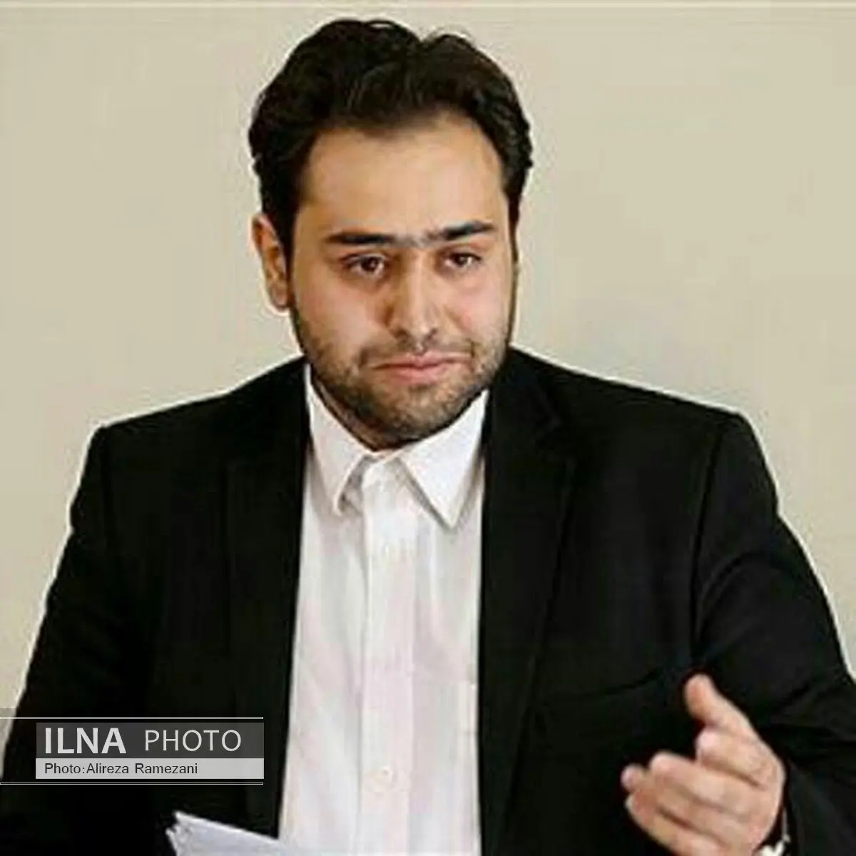 عارف همواره منافع جمعی را بر فردی ارجحیت داده است