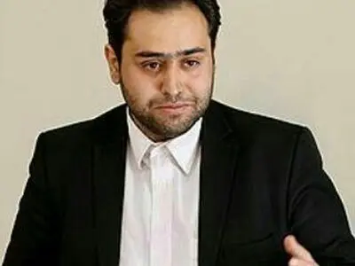 عارف همواره منافع جمعی را بر فردی ارجحیت داده است