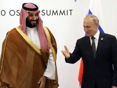 Russia and Saudi Arabia agree to extend deal with Opec to curb oil output