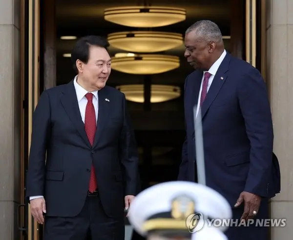 دیدار رئیس‌جمهور کره جنوبی با وزیر دفاع آمریکا