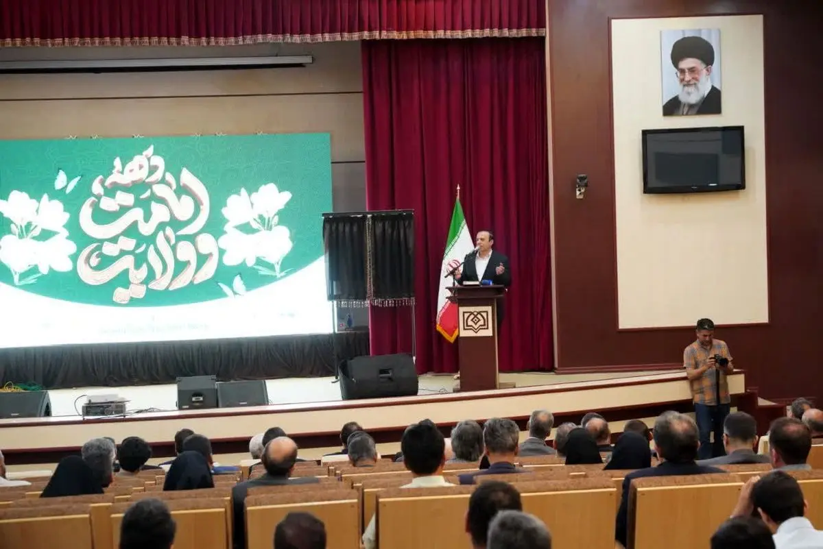 انتقاد استاندار قزوین از حضور نداشتن مدیران در مراسم هفته روابط‌عمومی