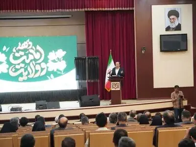 انتقاد استاندار قزوین از حضور نداشتن مدیران در مراسم هفته روابط‌عمومی