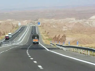 کاهش ۴۴ درصدی ترددها در جاده‌های کرمانشاه / ۷۰ دوربین تردد خودروها را کنترل می‌کند