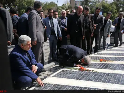  نواختن زنگ سال تحصیلی جدید در مزار شهدا با حضور محمد علی نجفی شهردار تهران