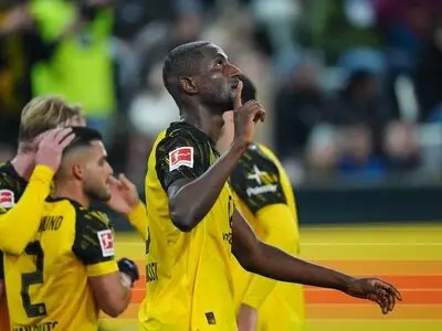 آگزبورگ 0 - 1 دورتموند؛ آغاز هفته نهم بوندسلیگا با پیروزی زنبورها 