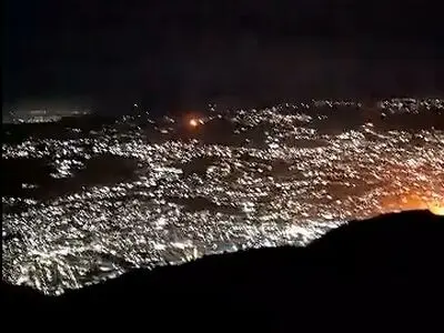 آسوشیتدپرس می‌گوید دست‌کم صدای ۷ انفجار در پایتخت ونزوئلا شنیده شده است + فیلم