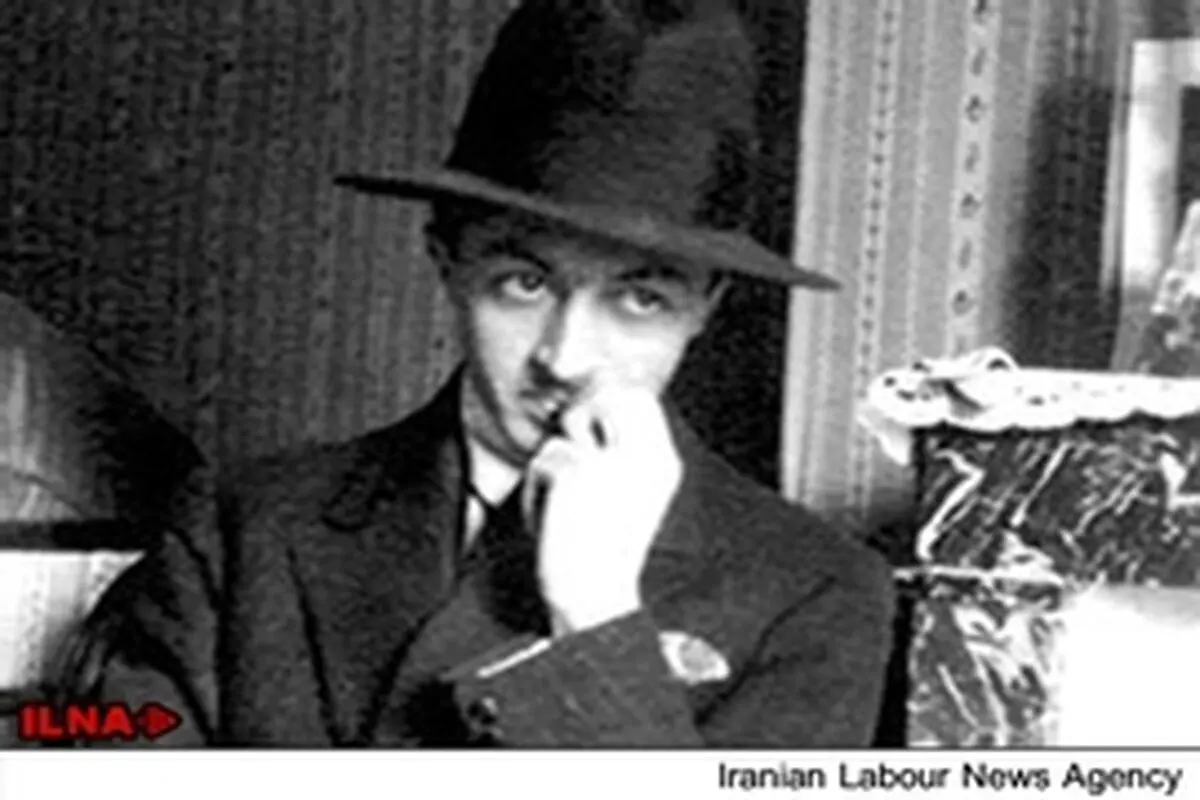 هدایت بین خود و پیرامونش؛ شکاف بزرگی را حس می‌کرد