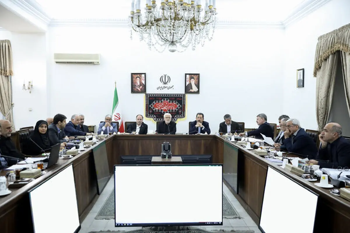 عارف: اجازه نمی‌دهیم دشمنان از جبهه اقتصادی به کشور آسیب برسانند
