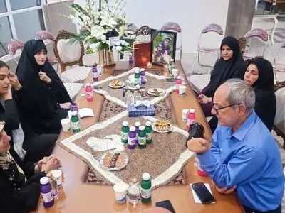 دیدار معاون رئیس‌جمهور در امور زنان و خانواده با خانواده شهیدان رسولی و قاسمیان در آستانه روز پزشک