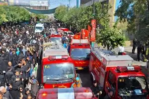 نجات ۲۰۰ نفر از ساکنان یک مجتمع اقامتی_تجاری از حادثه آتش سوزی در مشهد