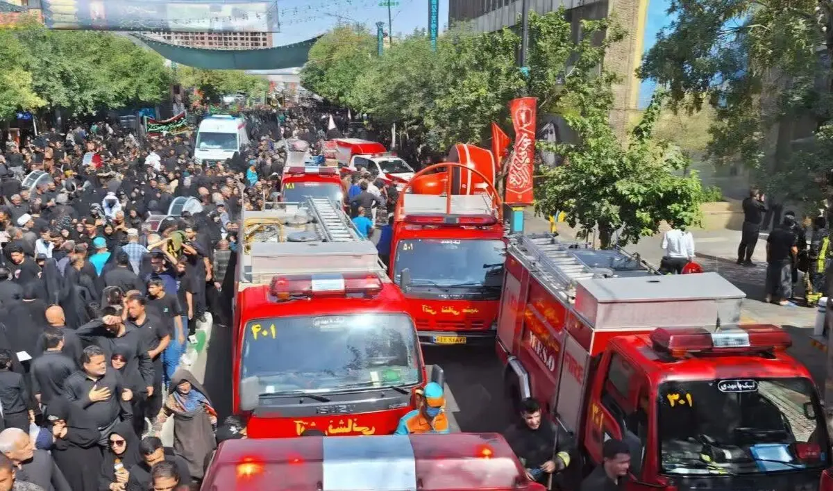 نجات ۲۰۰ نفر از ساکنان یک مجتمع اقامتی_تجاری از حادثه آتش سوزی در مشهد
