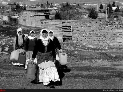 رشد ۱۴ برابری حضور زنان در کرسی‌های شوراهای محله و دهیاری‌ها/چرا زن روستایی هنوز وزنه‌ای در معادلات اجتماعی به حساب نمی‌آید؟