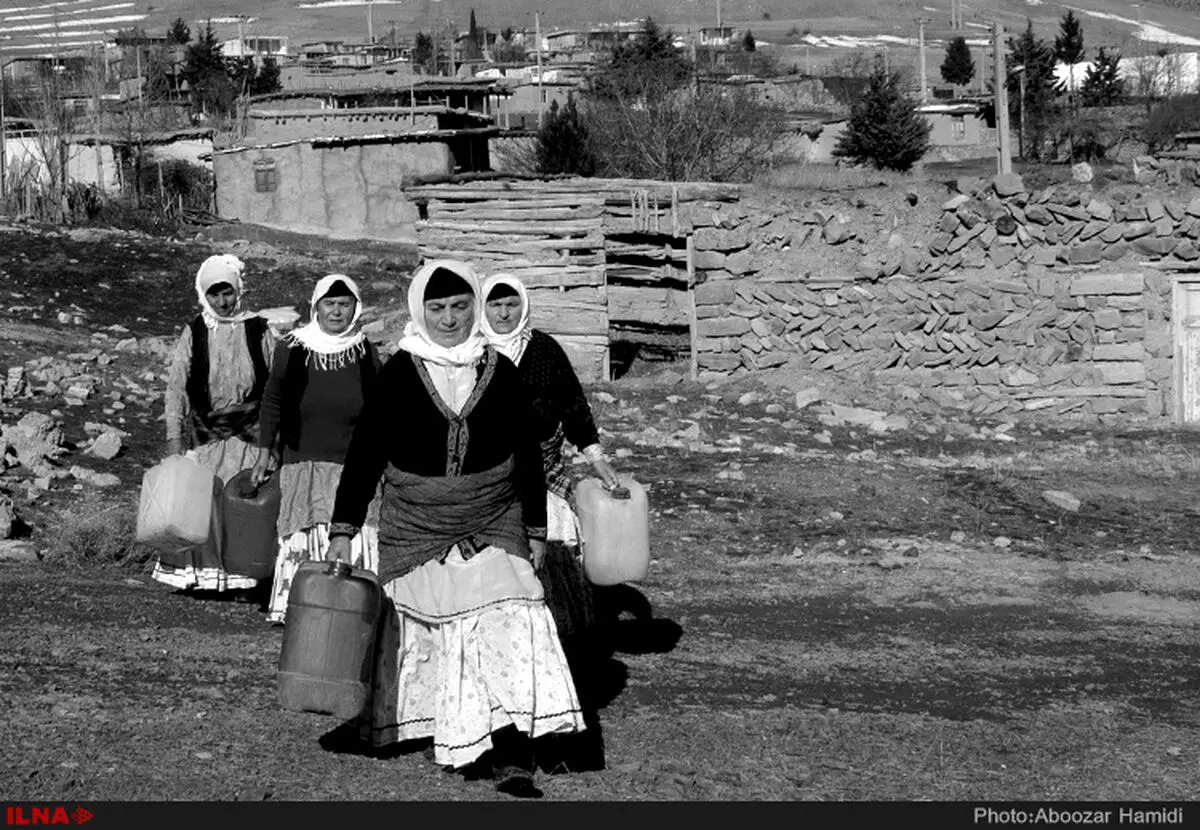 رشد ۱۴ برابری حضور زنان در کرسی‌های شوراهای محله و دهیاری‌ها/چرا زن روستایی هنوز وزنه‌ای در معادلات اجتماعی به حساب نمی‌آید؟