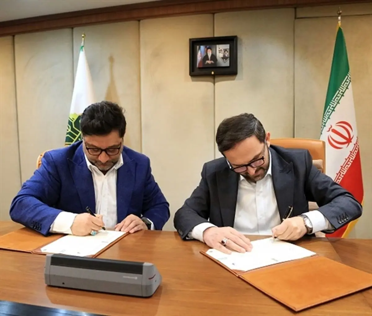 امضای تفاهم‌نامه همکاری بانک کشاورزی و انجمن صنایع خوراک دام برای تأمین مالی زنجیره تولید