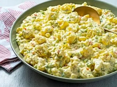 ۴ دستور تهیه سالاد سیب زمینی