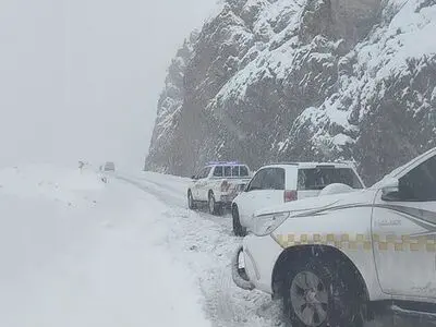 برف و لغزندگی در برخی جاده‌ها؛ محدودیت‌های ترافیکی ۲۱ آذر اعلام شد