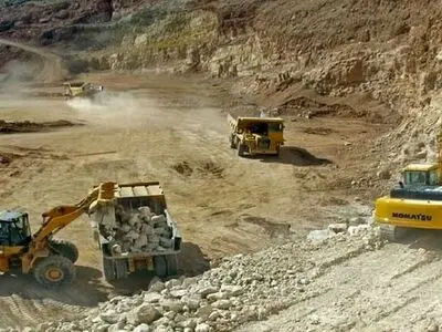 پشت پرده عدم تمایل به واردات ماشین آلات معدنی/ تعطیلی ۱۰۰ درصدی معادن کوچک و متوسط