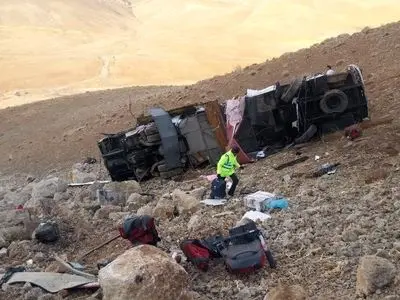 واژگونی اتوبوس مسافربری تهران–یاسوج در محور سمیرم سه کشته بر جا گذاشت