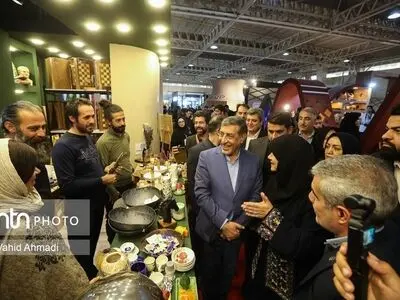 نمایشگاه صنایع‌دستی به وفاق مورد نظر دولت عینیت بخشید/ هنر قابل تحریم نیست