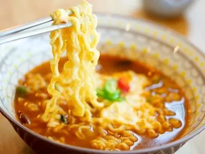 ترفند خلاقانه ژاپنی‌ها برای استفاده از نودل‌های دورریز