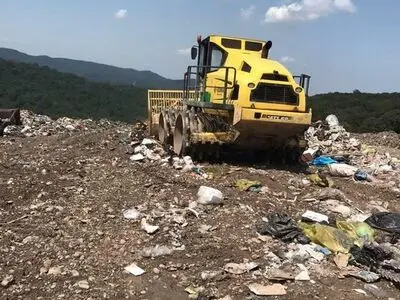 دستگاه زباله کوب به مدار فعالیت در دفنگاه سراوان بازگشت