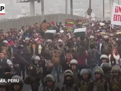 اعتراض خیابانی رانندگان اتوبوس پرو تحت تدابیر امنیتی