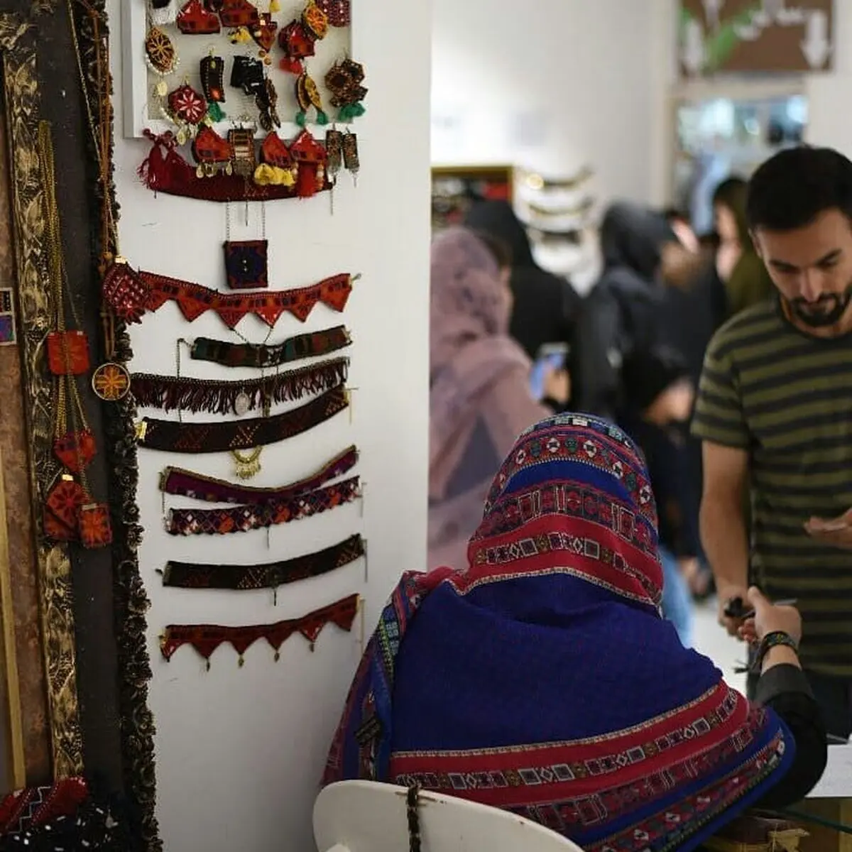 نمایشگاه "دستفروشی گدایی نیست "در نگارخانه سمرقند مشهد آغاز به کار کرد
