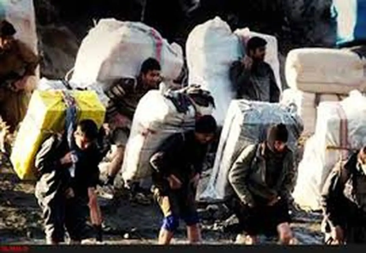 کولبران بیمه تامین اجتماعی می‌شوند/ تهیه طرح ساماندهی مرزنشینان و کولبران با ۱۵۳ امضا 